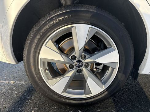 Used 2024 Audi Q5 Premium w/ Convenience Package image 29