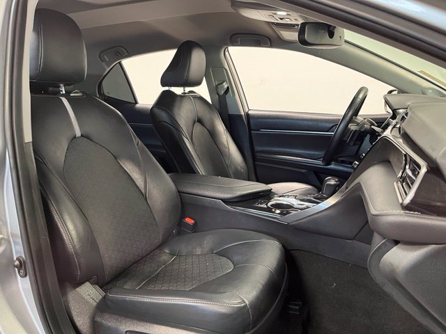 Used 2019 Toyota Camry XSE w/ Navigation Package FWD image 9