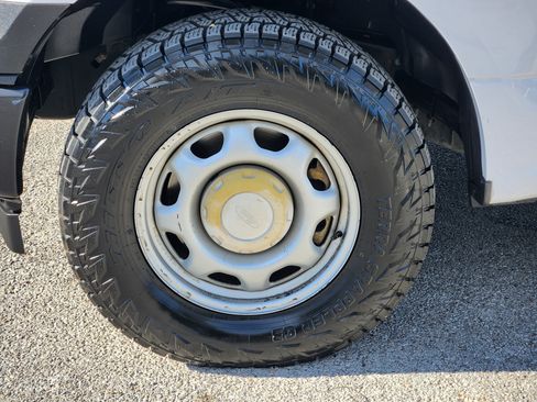 Used 2017 Ford F150 XL w/ Equipment Group 101A Mid image 12