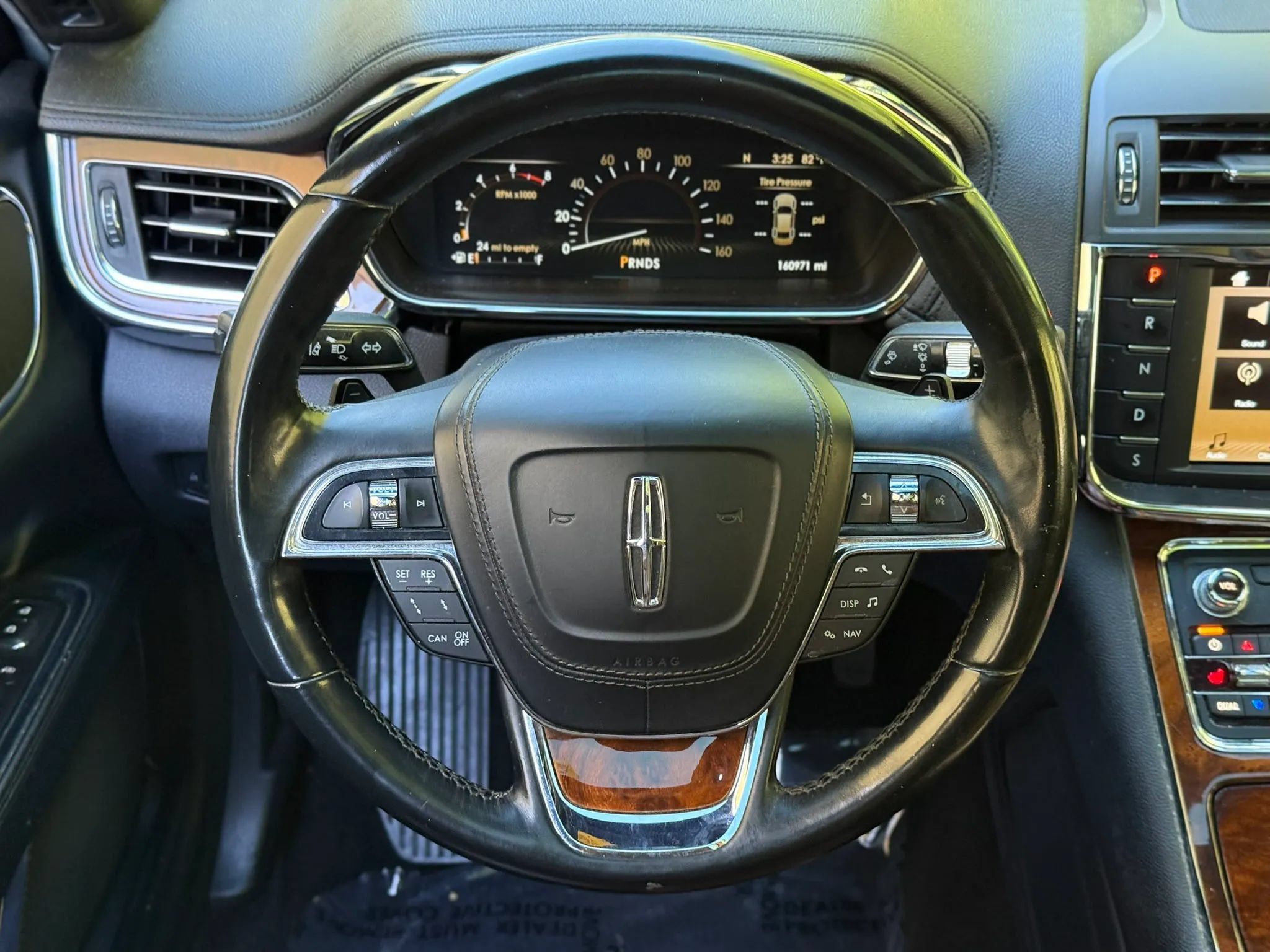 Used 2017 Lincoln Continental Reserve w/ Technology Package FWD image 18