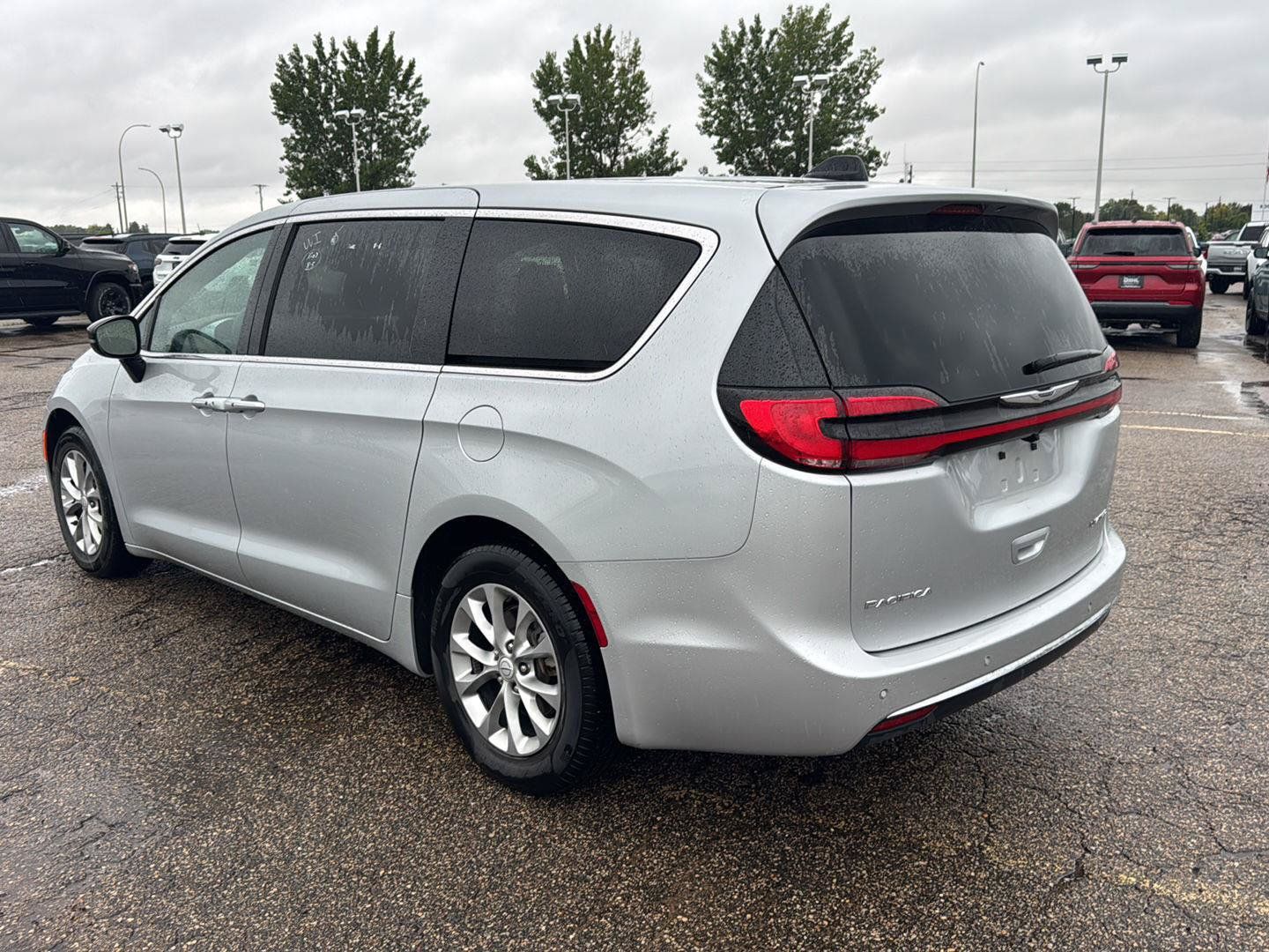 Certified 2026 Chrysler Pacifica Limited FWD image 4
