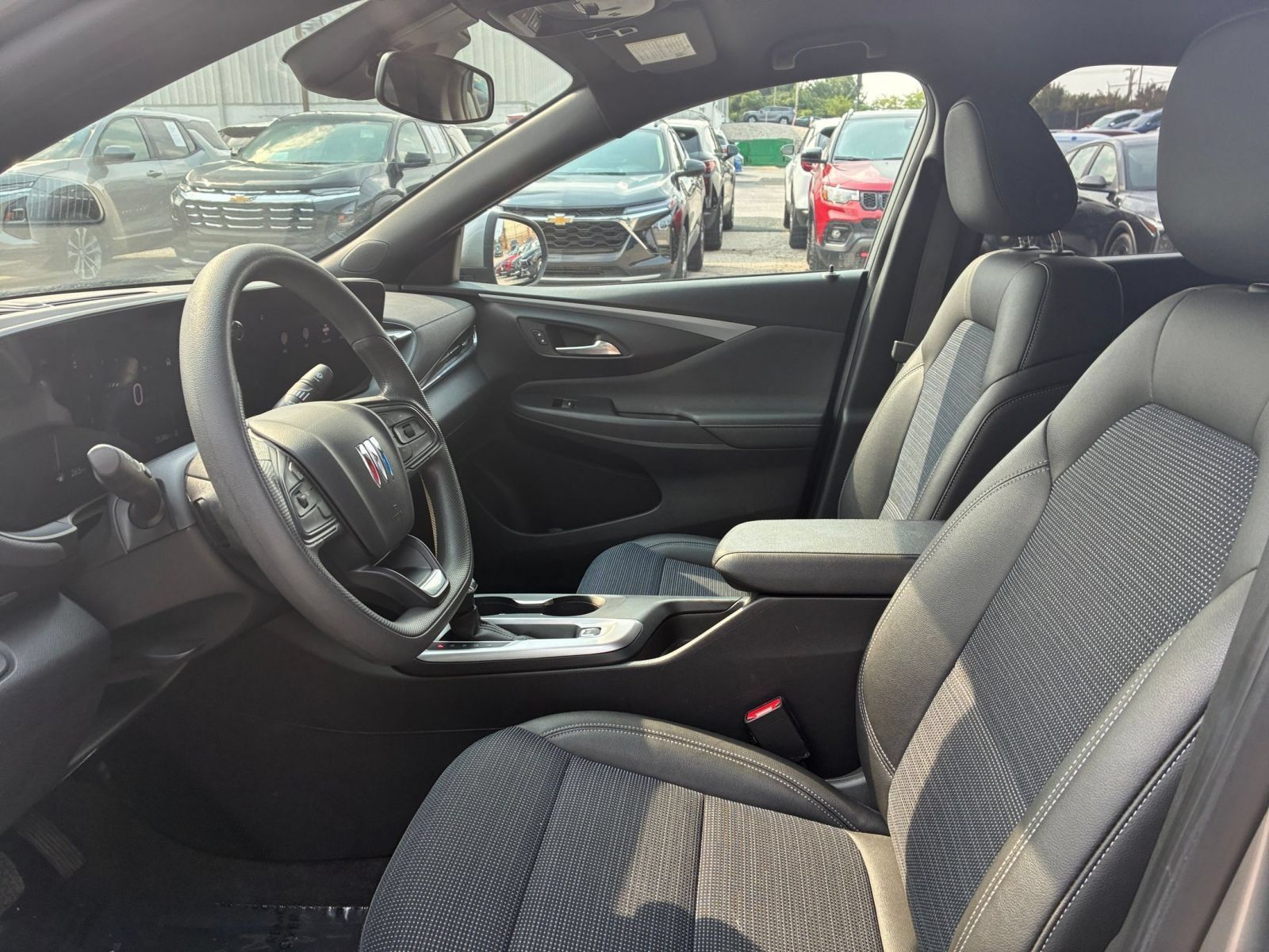 Used 2025 Buick Envista Preferred FWD image 21