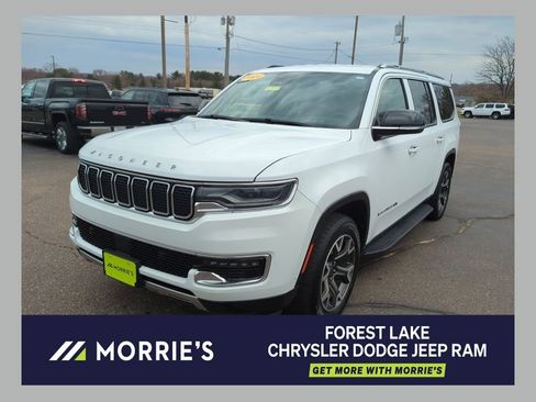 Used 2024 Jeep Wagoneer L Series III w/ Flexible Seating Group AWD/4WD image 1