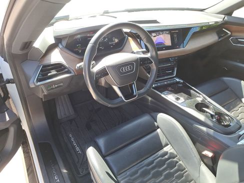 Used 2023 Audi e-tron GT Premium Plus image 5