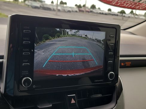 Used 2021 Toyota Corolla LE FWD image 21