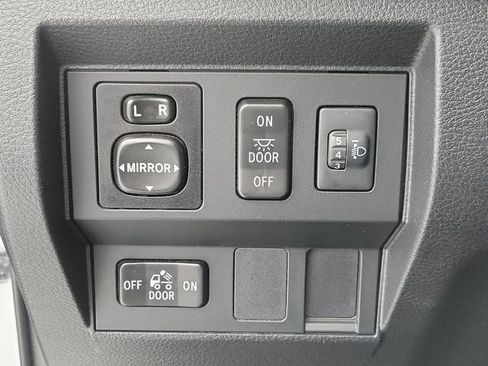 Used 2014 Toyota Tundra SR5 w/ SR5 Upgrade Package RWD image 30
