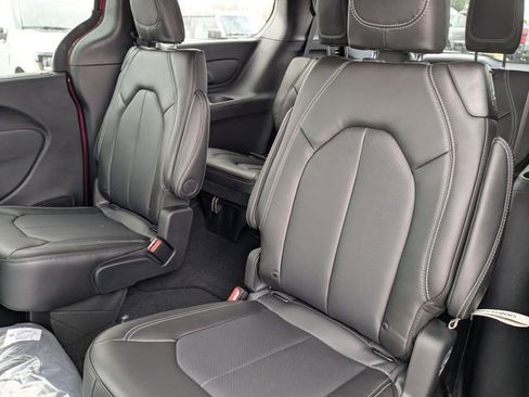 New 2026 Chrysler Pacifica Select image 22