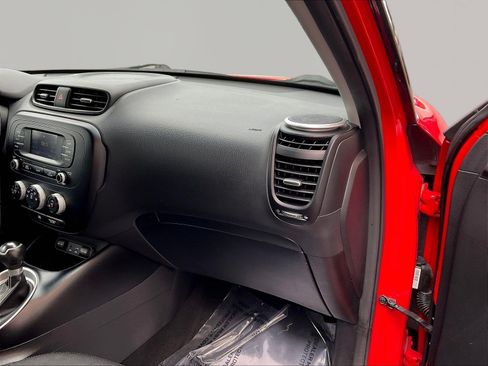 Used 2016 Kia Soul + FWD image 25
