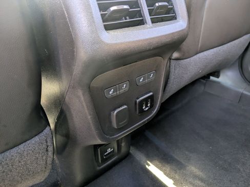 Used 2018 Chevrolet Equinox Premier image 26