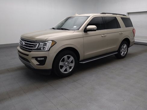 Used 2018 Ford Expedition XLT w/ Equipment Group 202A RWD image 2