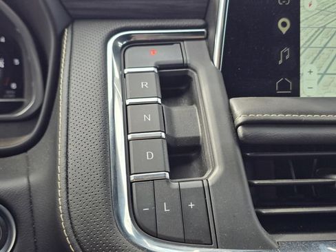 Used 2024 GMC Yukon SLT w/ SLT Luxury Package AWD/4WD image 38