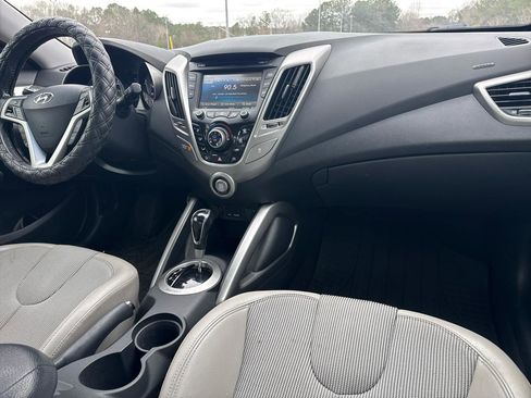 Used 2012 Hyundai Veloster w/ Style Pkg image 20