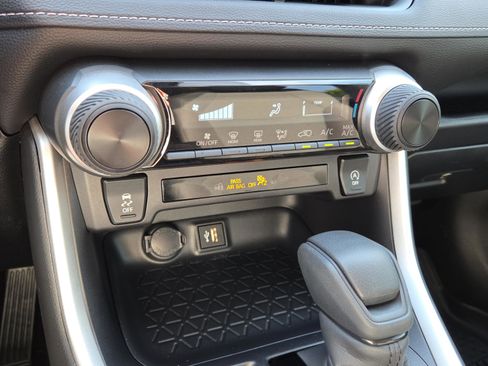 Certified 2025 Toyota RAV4 LE FWD image 22