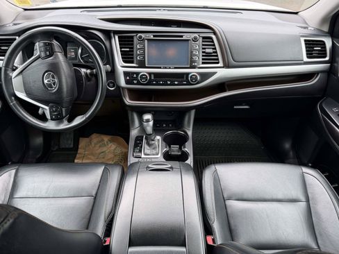 Used 2016 Toyota Highlander XLE AWD/4WD image 12