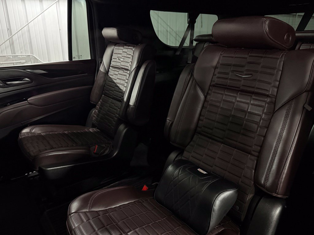 Used 2023 Cadillac Escalade ESV Sport Platinum w/ Heavy-Duty Trailer Package AWD/4WD image 24