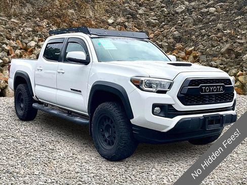 Used 2017 Toyota Tacoma TRD Sport w/ Premium & Technology Package AWD/4WD image 10