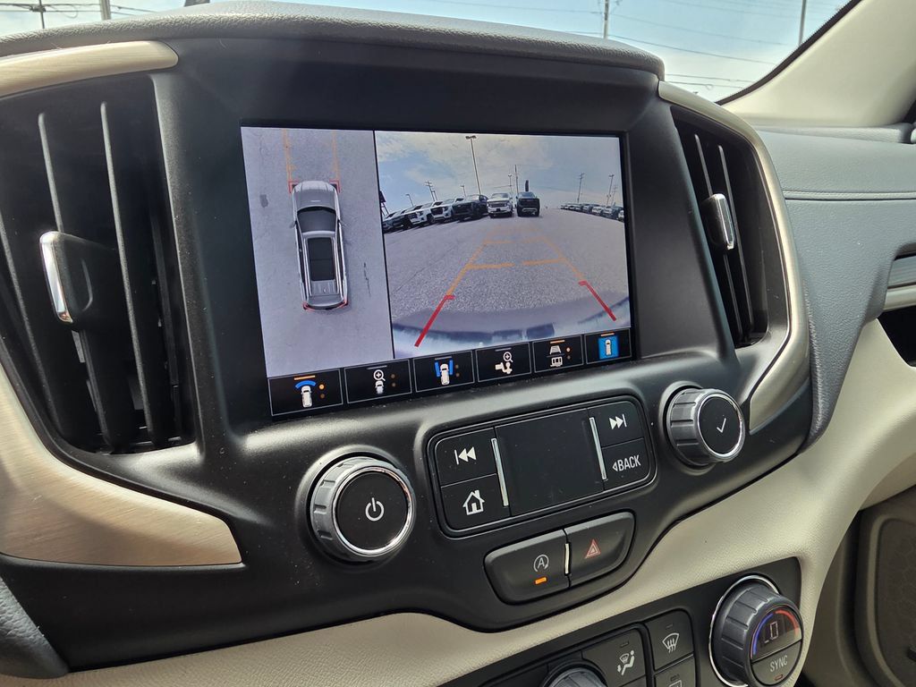 Used 2024 GMC Terrain Denali w/ Denali Premium Package AWD/4WD image 4