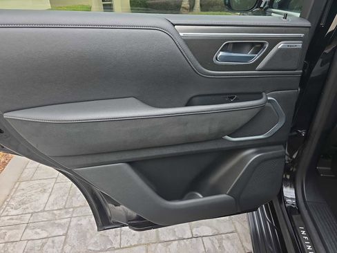 Certified 2025 INFINITI QX80 Luxe image 10