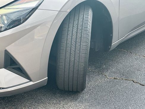 Used 2022 Hyundai Elantra SEL image 25