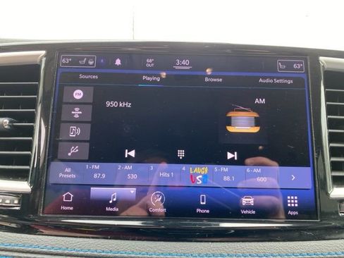 Used 2021 Chrysler Pacifica Touring-L FWD image 23
