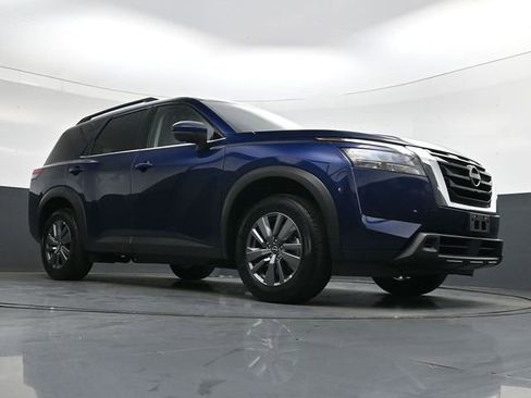 Used 2025 Nissan Pathfinder SV FWD image 39