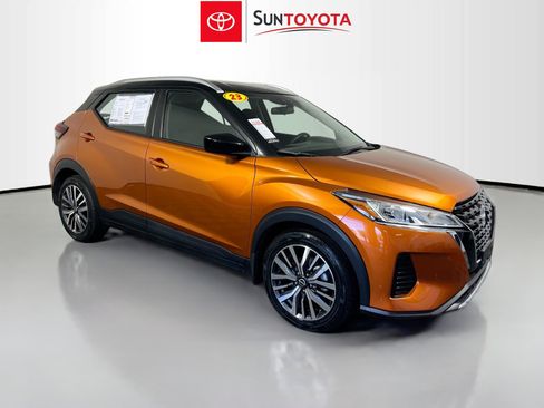 Used 2023 Nissan Kicks SV FWD image 1