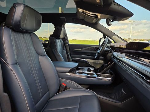 Certified 2025 Cadillac Escalade IQ Luxury 2 w/ LPO, Premium Carpet Package image 28