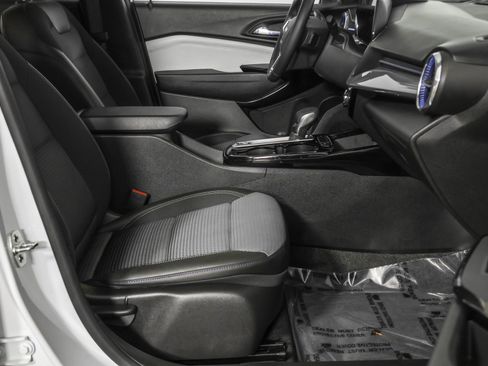 Used 2024 Chevrolet Trax LT w/ Driver Confidence Package image 45