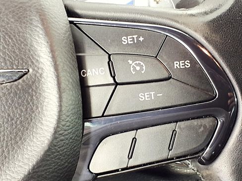 Used 2015 Chrysler 200 S FWD image 17