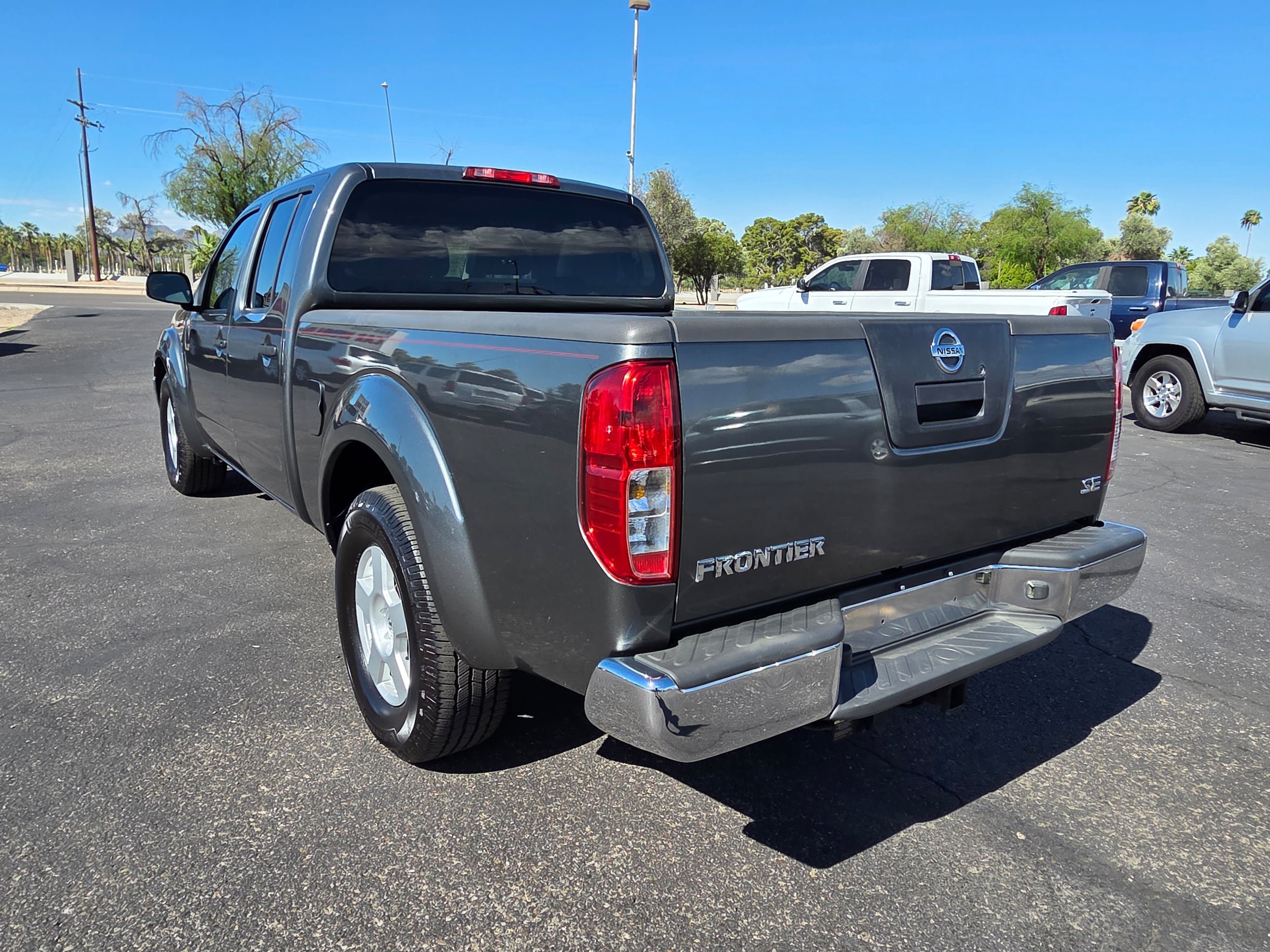 Used 2007 Nissan Frontier SE w/ SE Value Truck Pkg RWD image 3