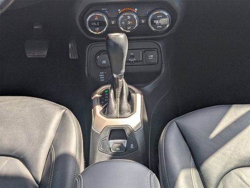 Used 2015 Jeep Renegade Limited w/ Advanced Technology Group image 20