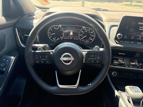 Used 2022 Nissan Rogue SV AWD/4WD image 12
