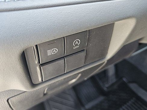 Used 2023 Toyota Highlander L FWD image 19