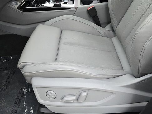 Certified 2025 Audi Q5 2.0T Premium Plus w/ Premium Plus Package image 17