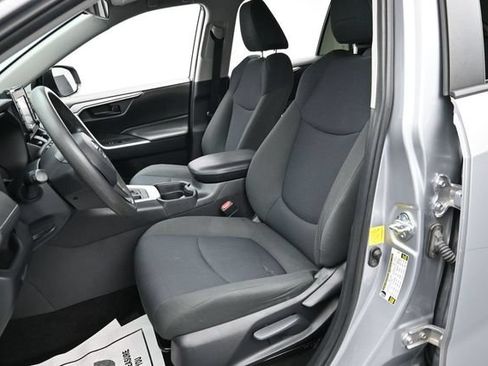 Used 2019 Toyota RAV4 LE w/ Carpet Mat Package FWD image 11