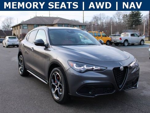 Used 2024 Alfa Romeo Stelvio Veloce image 2