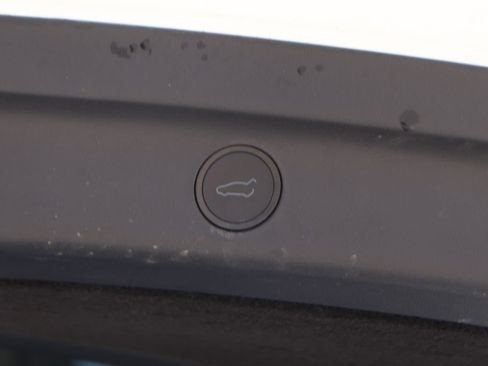 Used 2024 Tesla Model Y Performance AWD/4WD image 9