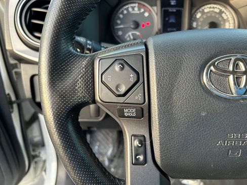 Used 2016 Toyota Tacoma TRD Sport image 14