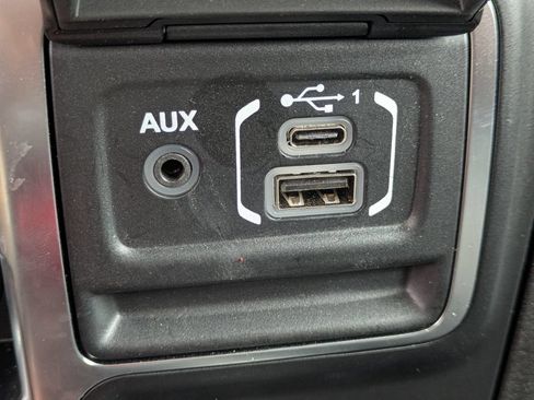 Used 2025 Jeep Wrangler Unlimited Sahara w/ Safety Group AWD/4WD image 24