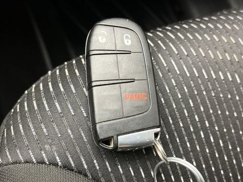 Used 2019 Dodge Journey SE image 23