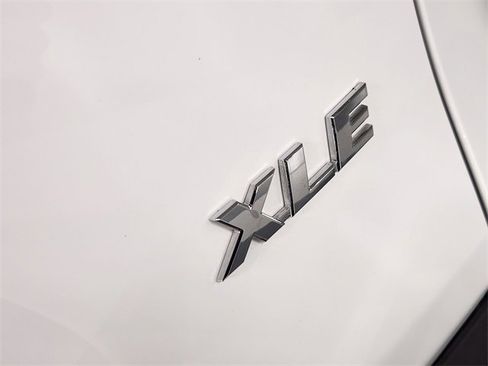 Used 2020 Toyota RAV4 XLE Premium image 13