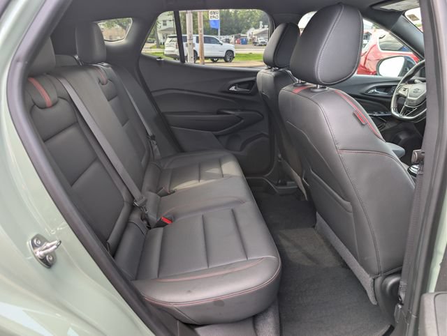 Used 2024 Chevrolet Trax RS w/ Sunroof Package FWD image 17