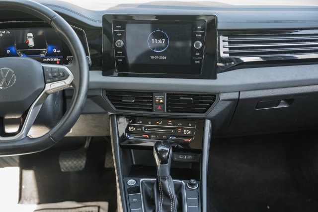 Used 2025 Volkswagen Jetta SE FWD image 26