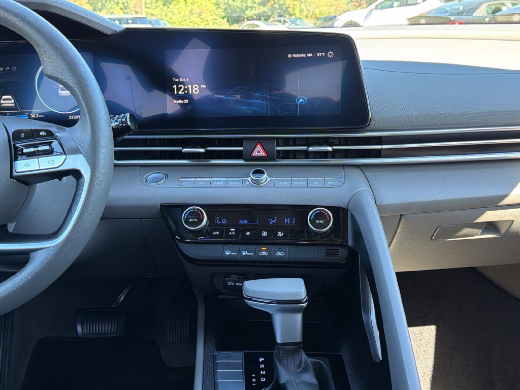Certified 2024 Hyundai Elantra SEL FWD image 18