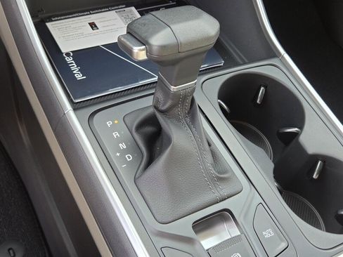 New 2026 Kia Carnival LX image 15