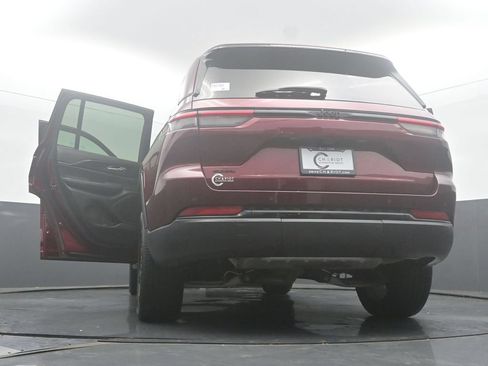 Used 2024 Jeep Grand Cherokee Altitude AWD/4WD image 63