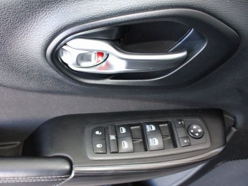 Used 2014 Jeep Cherokee Latitude image 21