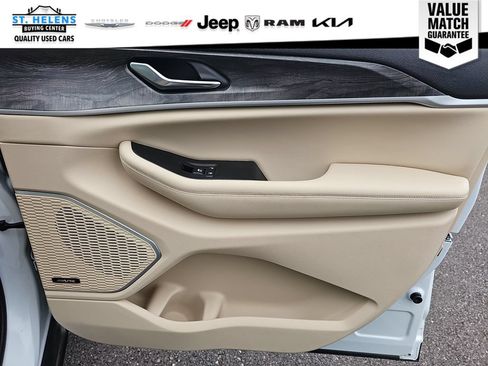 Used 2022 Jeep Grand Cherokee Limited 4xe w/ Luxury Tech Group II AWD/4WD image 29