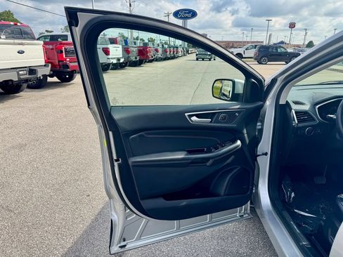 Used 2019 Ford Edge Titanium AWD/4WD image 14