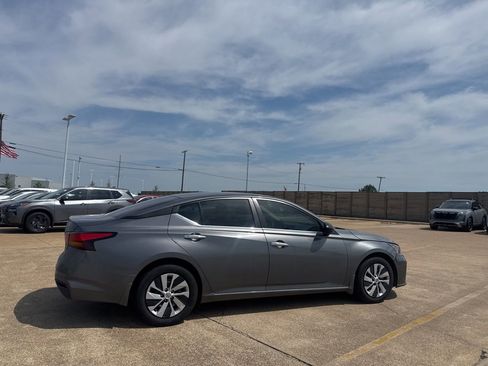 Certified 2024 Nissan Altima 2.5 S FWD image 24